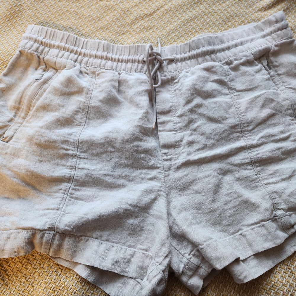 Athleta Women's Light Tan Cargo Shorts